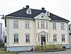 Praktbygg: Gamlebanken i Lunde er ungdommens eget hus. Men dørene har vært stengt denne våren. Før dette var huset stengt i to år under pandemien.