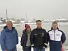 Jubler for gave til skøytebanen på Berget: Runar Lindgren, Birgitte Sørdal, Rune Nilsen og Henrik Salomonsen.