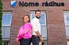 Linda Thorstensen (AP) og Hans Kristian Lahus (SP), kjemper begge om å bli den neste ordføreren for Nome kommune. En meningsmåling Kanalen presenterer i dag viser at kandidatene er like populære blant velgerne.