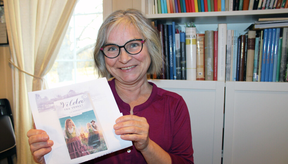 Denne dama fra Ulefoss har skrevet sin egen romanserie. Hva heter hun til fornavn?