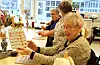 BINGO: Titti var førstemann til å få bingo denne dagen. Hun er en av flere som deltar på dagaktivitetstilbudet på Ribo.