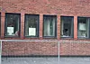 Flere ruter har i løpet av påsken blitt knust på Holla 10-årige skole. Hærverket vil bli anmeldt og rektor ønsker tips. (Bildet er tatt av Jan Hustvedt).