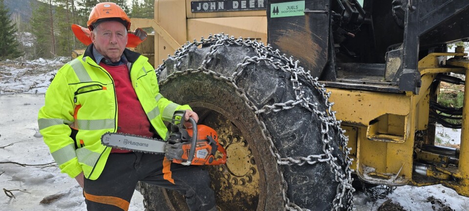 Reidar har jobbet 48 år i skogen. Det samme antall motorsager har gått med i arbeidet