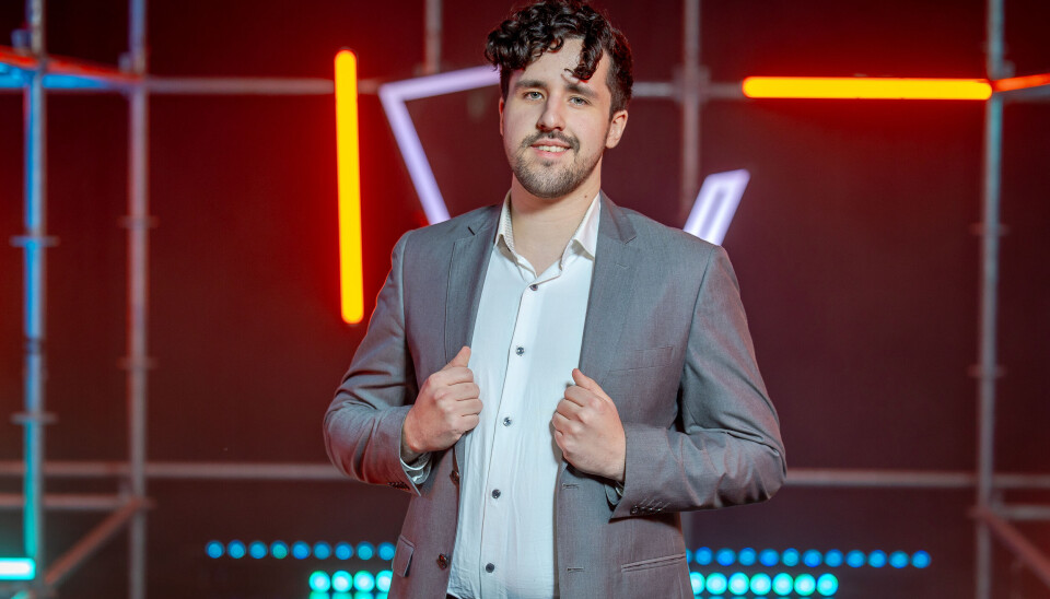 PÅ SKJERMEN: Denne karen er med i årets sesong av 'The Voice'. Hva heter han?