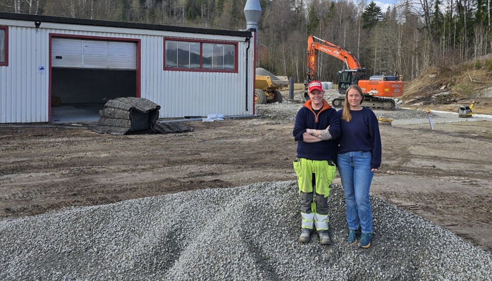 Morten Gravjord (37) og Sigrid D. Susaas (35) bygger om det gamle verkstedet på Fekjane. Hvilket dyr skal flytte inn her?