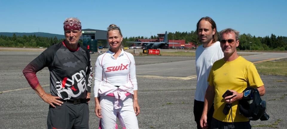 Kastet seg ut av det militære transportflyet og falt for en god sak