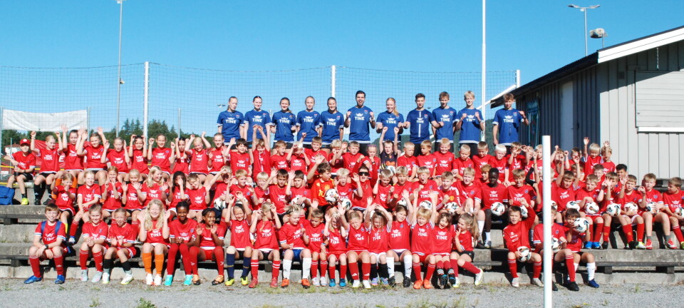 Tines fotballskole avslutter sommerferien