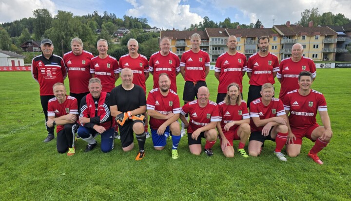 Nærmere 200 publikummere møtte opp på Ulefoss stadion i august, for å se lokaloppgjøret mellom Nome fotball og kretsmesterne fra hvilket år..?