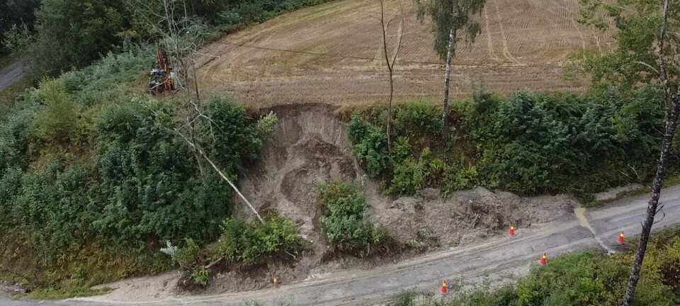 Leirras stengte veien. Geotekniske undersøkelser pågår