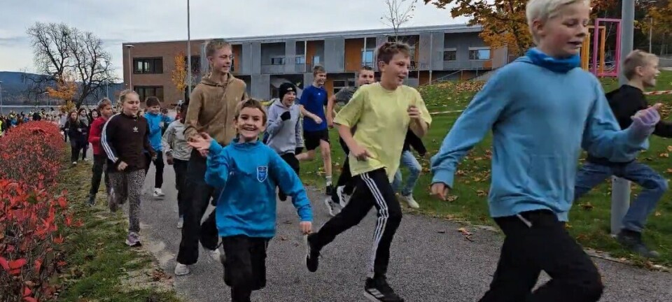 Knall og fall over startstreken. Se video fra årets skoleløp til inntekt for TV-aksjonen