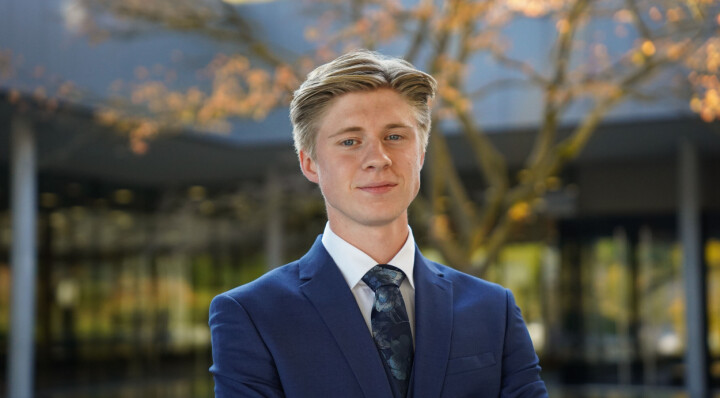 Kasper tar fagutdanning i Sveits. Snart venter praksis i Japan eller Hongkong